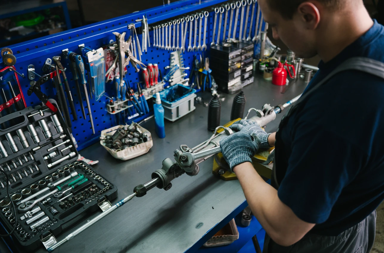 Потом практикуетесь в оборудованной учебной мастерской